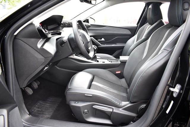 Fahrzeugabbildung Peugeot 308 SW ALLURE PT 130 FACELIFT*CARPLAY*MATRIX*TOP