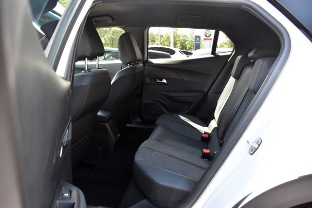Fahrzeugabbildung Peugeot 2008 ALLURE PT 130 EAT8*FACELIFT*MATRIX*KEYLESS*