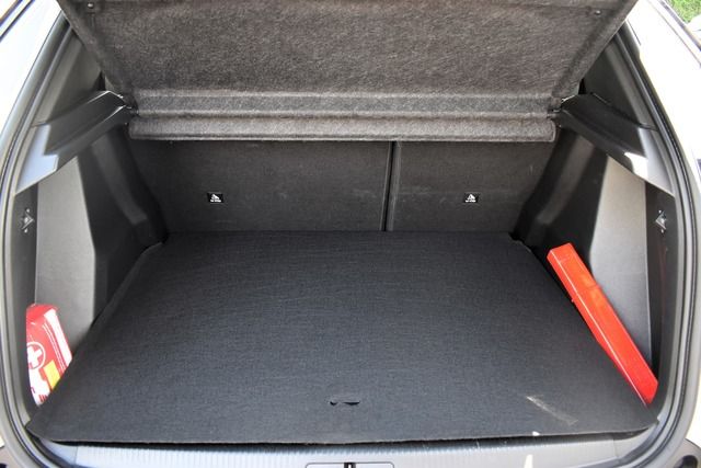 Fahrzeugabbildung Peugeot 2008 ALLURE PT 130 EAT8*FACELIFT*MATRIX*KEYLESS*