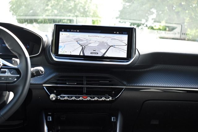 Fahrzeugabbildung Peugeot 2008 ALLURE PT 130 EAT8*FACELIFT*MATRIX*KEYLESS*