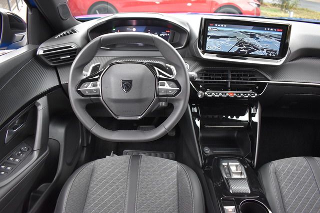 Fahrzeugabbildung Peugeot 2008 ALLURE PT 130 EAT8*FACELIFT*MATRIX*KEYLESS*