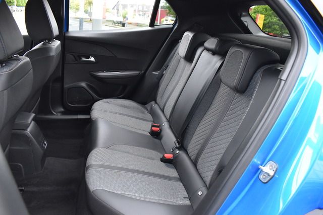 Fahrzeugabbildung Peugeot 2008 ALLURE PT 130 EAT8*FACELIFT*MATRIX*KEYLESS*