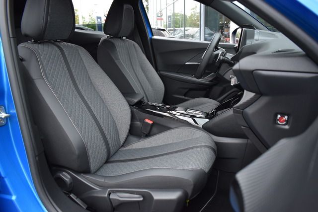 Fahrzeugabbildung Peugeot 2008 ALLURE PT 130 EAT8*FACELIFT*MATRIX*KEYLESS*