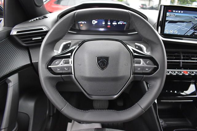 Fahrzeugabbildung Peugeot 2008 ALLURE PT 130 EAT8*FACELIFT*MATRIX*KEYLESS*