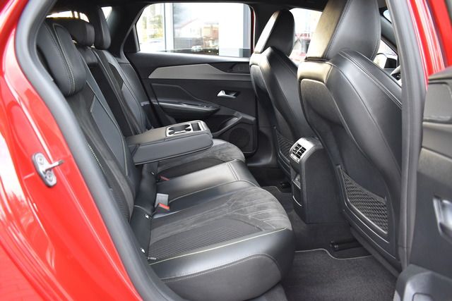 Fahrzeugabbildung Peugeot 308 SW GT PT 130 EAT8*MATRIX*CARPLAY*TRAUM*NAV*A