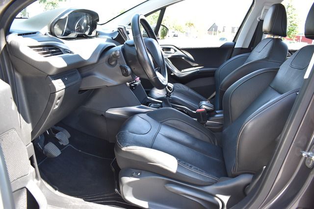 Fahrzeugabbildung Peugeot 2008 1.2 PT 130 ALLURE SHZ*ALU*WENIG KM*GARANTIE