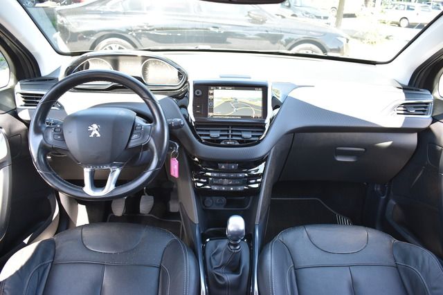 Fahrzeugabbildung Peugeot 2008 1.2 PT 130 ALLURE SHZ*ALU*WENIG KM*GARANTIE