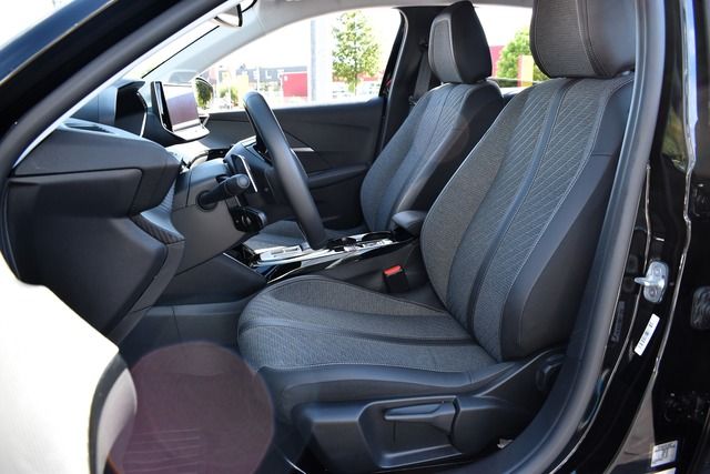 Fahrzeugabbildung Peugeot 208 ALLURE PT 100 EAT8*FACELIFT*NAVI*CARPLAY*TOP