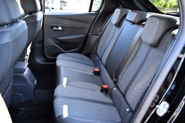 Fahrzeugabbildung Peugeot 208 ALLURE PT 100 EAT8*FACELIFT*NAVI*CARPLAY*TOP