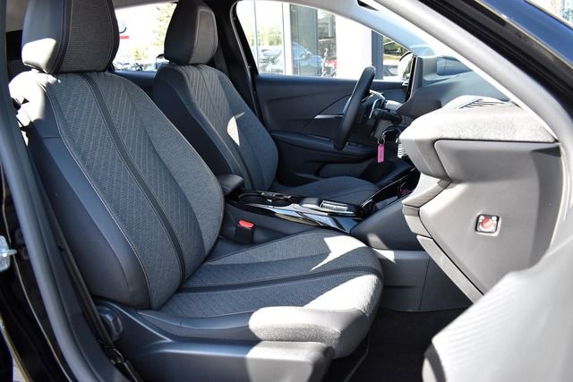 Fahrzeugabbildung Peugeot 208 ALLURE PT 100 EAT8*FACELIFT*NAVI*CARPLAY*TOP