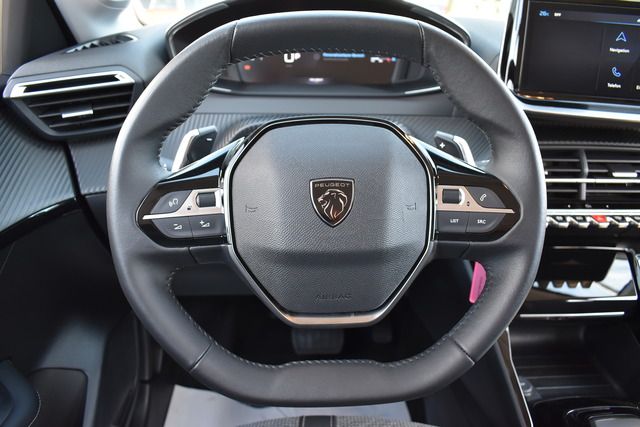 Fahrzeugabbildung Peugeot 208 ALLURE PT 100 EAT8*FACELIFT*NAVI*CARPLAY*TOP