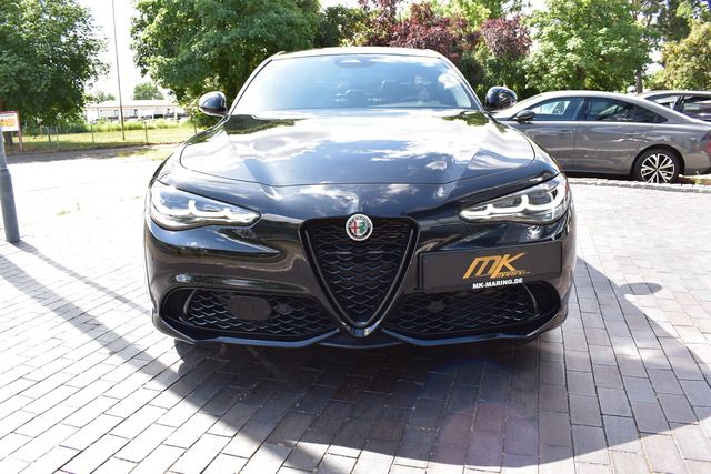 Fahrzeugabbildung Alfa Romeo Giulia VELOCE Q4*MATRIX*ACC*BLACK-LINE*WENIG KM*
