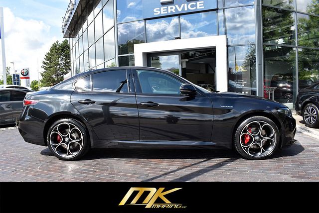 Fahrzeugabbildung Alfa Romeo Giulia VELOCE Q4*MATRIX*ACC*BLACK-LINE*WENIG KM*