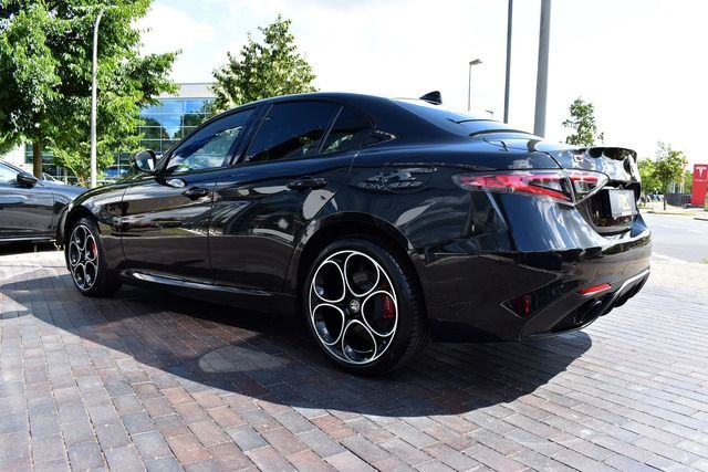 Fahrzeugabbildung Alfa Romeo Giulia VELOCE Q4*MATRIX*ACC*BLACK-LINE*WENIG KM*
