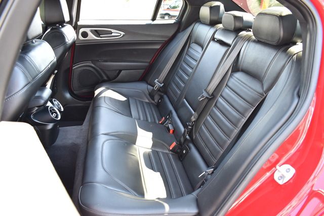 Fahrzeugabbildung Alfa Romeo Giulia VELOCE Q4*MATRIX*ACC*CARPLAY*F1*H&K SOUND