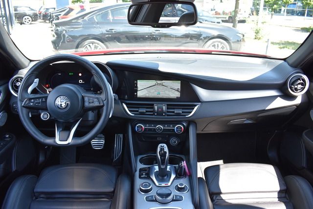 Fahrzeugabbildung Alfa Romeo Giulia VELOCE Q4*MATRIX*ACC*CARPLAY*F1*H&K SOUND