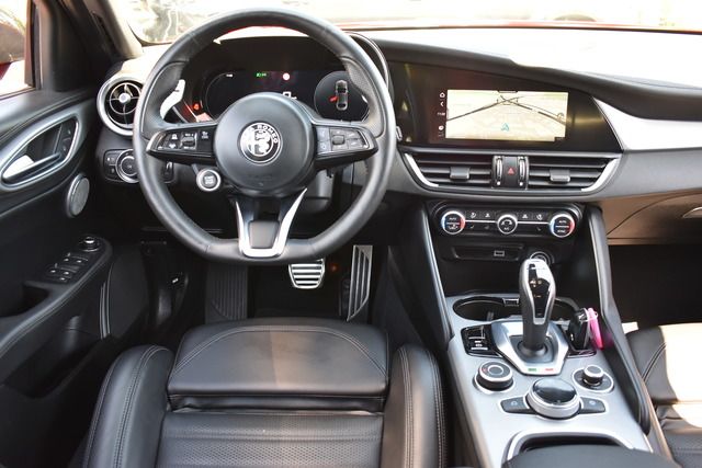 Fahrzeugabbildung Alfa Romeo Giulia VELOCE Q4*MATRIX*ACC*CARPLAY*F1*H&K SOUND