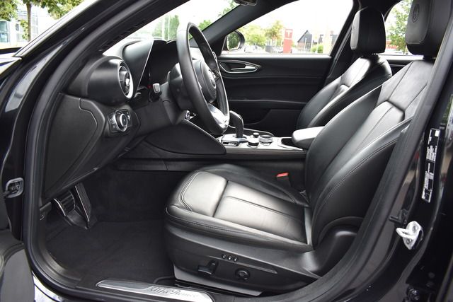 Fahrzeugabbildung Alfa Romeo Giulia TI TURBO Q4*MATRIX*ACC*AT8*MY23*TRAUMHAFT