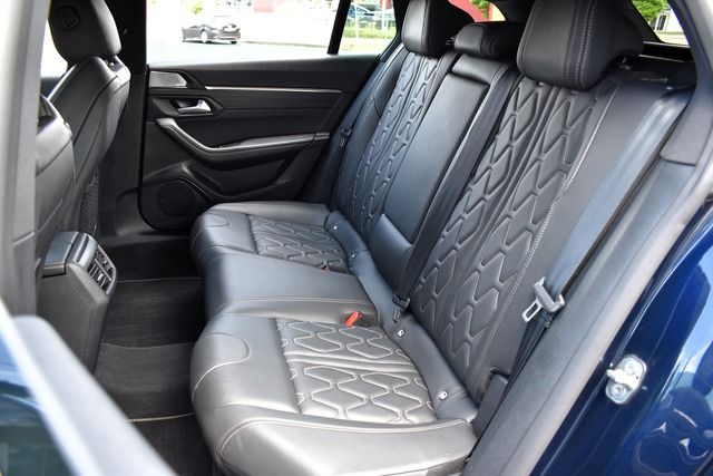 Fahrzeugabbildung Peugeot 508 SW GT PT 130 EAT8*MATRIX*FOCAL*CARPLAY*NIGHT