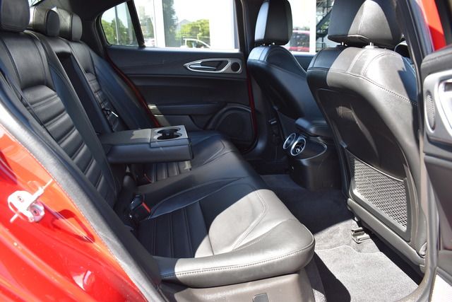 Fahrzeugabbildung Alfa Romeo Giulia VELOCE Q4*MATRIX*ACC*CARPLAY*F1*H&K SOUND