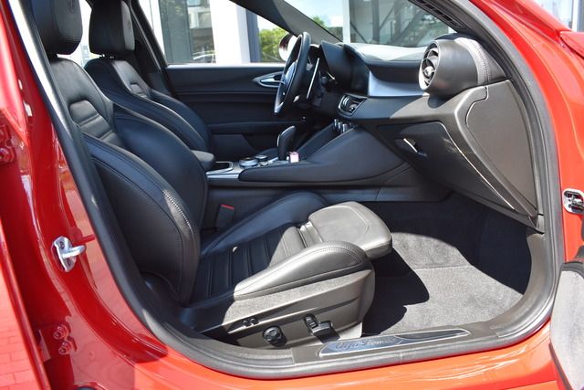 Fahrzeugabbildung Alfa Romeo Giulia VELOCE Q4*MATRIX*ACC*CARPLAY*F1*H&K SOUND