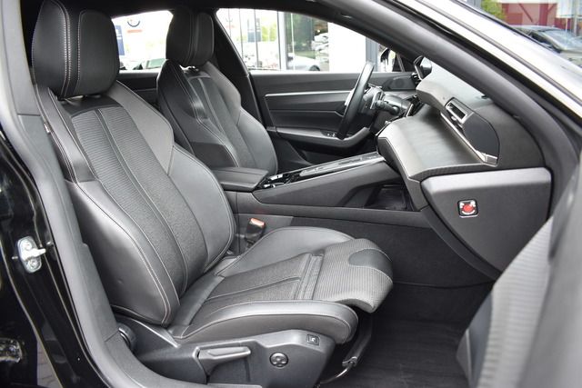 Fahrzeugabbildung Peugeot 508 PT 130 EAT8 ALLURE*MATRIX*FACELIFT*CARPLAY*