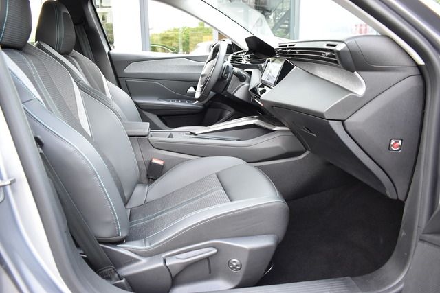 Fahrzeugabbildung Peugeot 308 ALLURE PT 130 EAT8 *FULL-LED*CARPLAY*SHZ*ALU