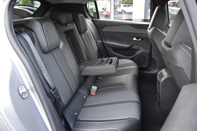 Fahrzeugabbildung Peugeot 308 ALLURE PT 130 EAT8 *FULL-LED*CARPLAY*SHZ*ALU