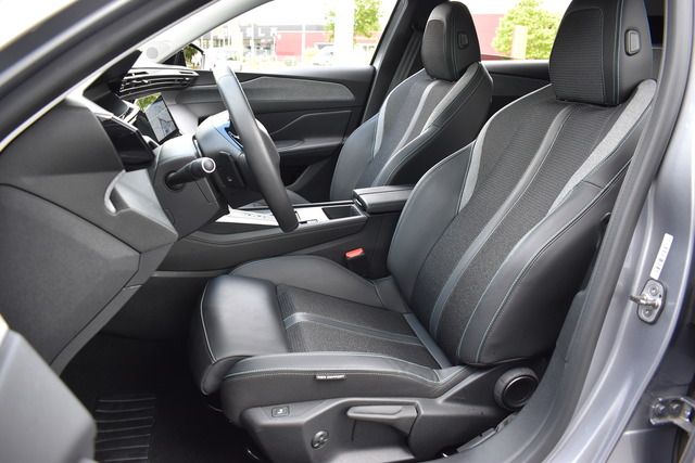 Fahrzeugabbildung Peugeot 308 ALLURE PT 130 EAT8 *FULL-LED*CARPLAY*SHZ*ALU