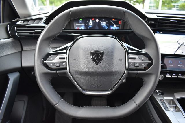 Fahrzeugabbildung Peugeot 308 ALLURE PT 130 EAT8 *FULL-LED*CARPLAY*SHZ*ALU