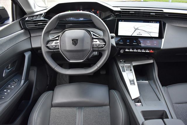 Fahrzeugabbildung Peugeot 308 ALLURE PT 130 EAT8 *FULL-LED*CARPLAY*SHZ*ALU