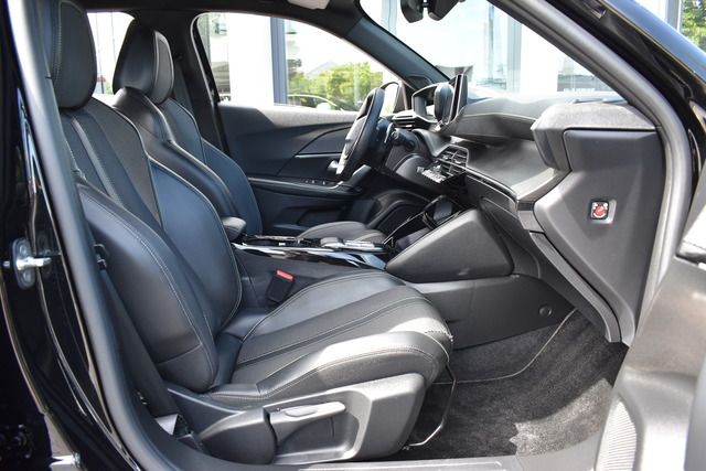 Fahrzeugabbildung Peugeot 2008 GT PT 130 EAT8 GT*MATRIX*BLACK-LINE*CARPLAY