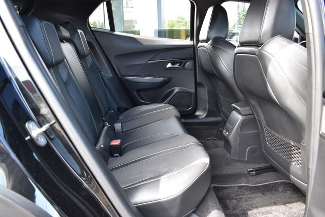 Fahrzeugabbildung Peugeot 2008 GT PT 130 EAT8 GT*MATRIX*BLACK-LINE*CARPLAY