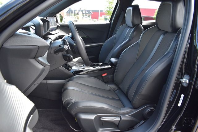 Fahrzeugabbildung Peugeot 2008 GT PT 130 EAT8 GT*MATRIX*BLACK-LINE*CARPLAY