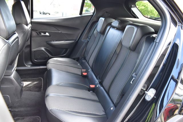 Fahrzeugabbildung Peugeot 2008 GT PT 130 EAT8 GT*MATRIX*BLACK-LINE*CARPLAY