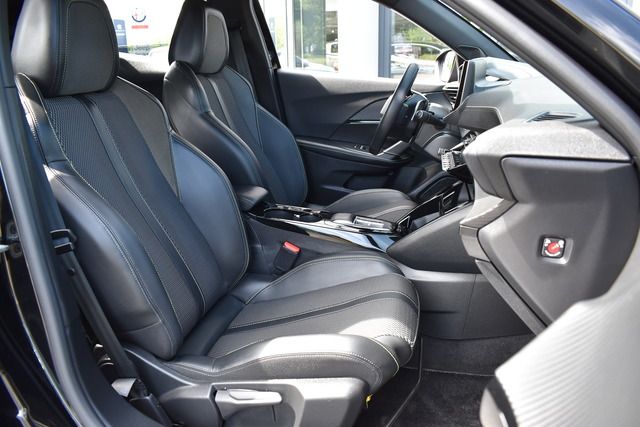 Fahrzeugabbildung Peugeot 2008 GT PT 130 EAT8 GT*MATRIX*BLACK-LINE*CARPLAY