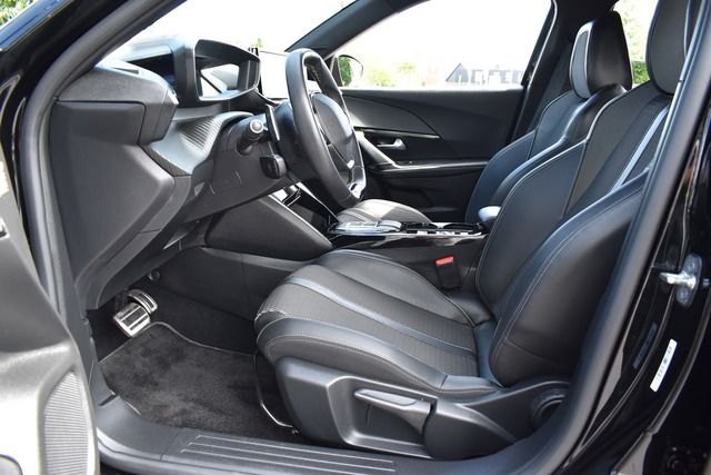 Fahrzeugabbildung Peugeot 2008 GT PT 130 EAT8 GT*MATRIX*BLACK-LINE*CARPLAY