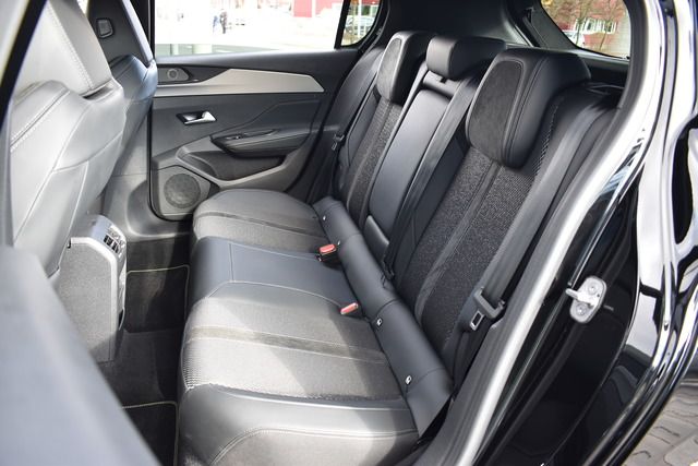 Fahrzeugabbildung Peugeot 308 GT PT 130 EAT8 FOCAL*MATRIX*CARPLAY*MY2024*