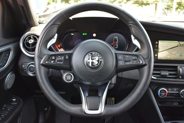 Fahrzeugabbildung Alfa Romeo Giulia VELOCE Q4*MATRIX*ACC*CARPLAY*F1*H&K SOUND