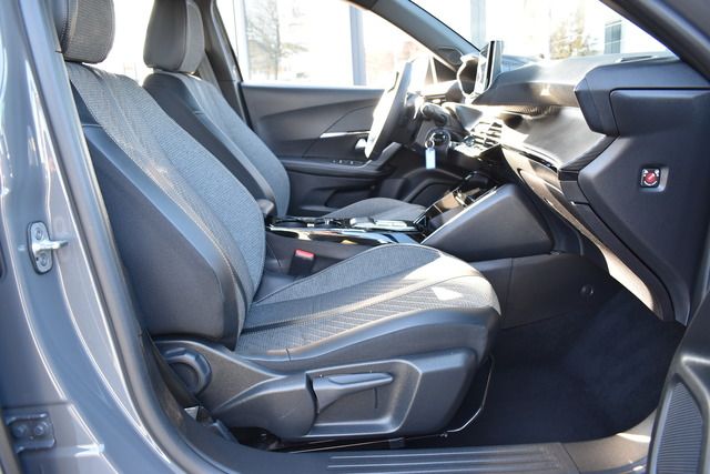 Fahrzeugabbildung Peugeot 2008 ALLURE PT 130 EAT8*FACELIFT*CARPLAY*NAVI*