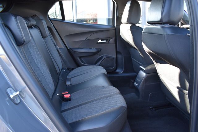 Fahrzeugabbildung Peugeot 2008 ALLURE PT 130 EAT8*FACELIFT*CARPLAY*NAVI*