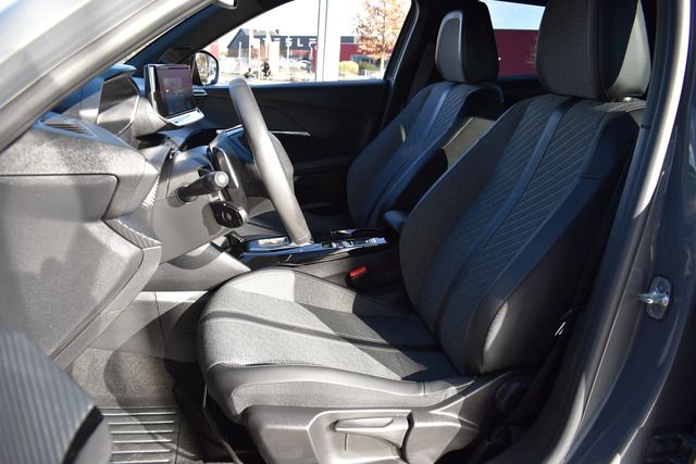 Fahrzeugabbildung Peugeot 2008 ALLURE PT 130 EAT8*FACELIFT*CARPLAY*NAVI*