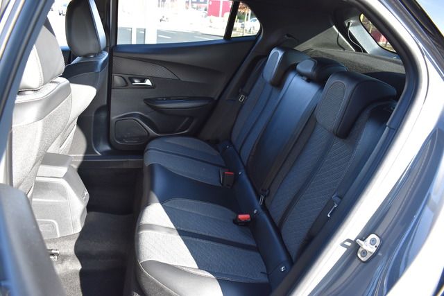 Fahrzeugabbildung Peugeot 2008 ALLURE PT 130 EAT8*FACELIFT*CARPLAY*NAVI*