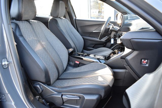 Fahrzeugabbildung Peugeot 2008 ALLURE PT 130 EAT8*FACELIFT*CARPLAY*NAVI*