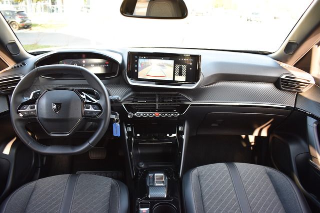 Fahrzeugabbildung Peugeot 2008 ALLURE PT 130 EAT8*FACELIFT*CARPLAY*NAVI*