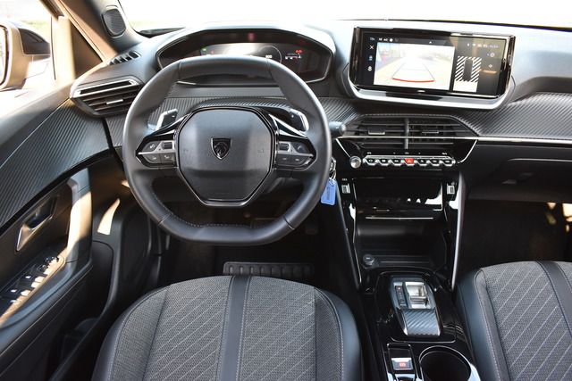 Fahrzeugabbildung Peugeot 2008 ALLURE PT 130 EAT8*FACELIFT*CARPLAY*NAVI*