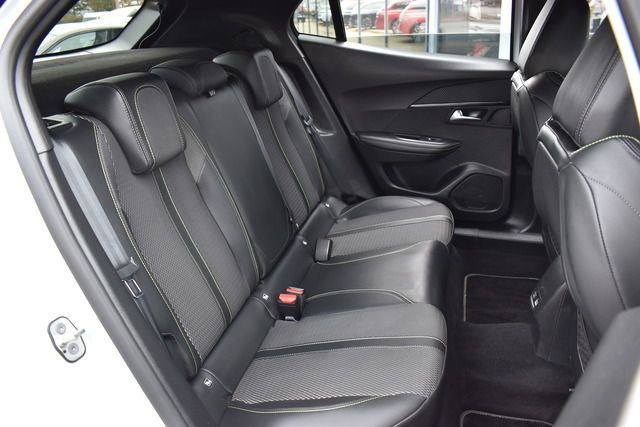 Fahrzeugabbildung Peugeot 2008 GT PT 130 EAT8 GT*MATRIX*BLACK-LINE*CARPLAY