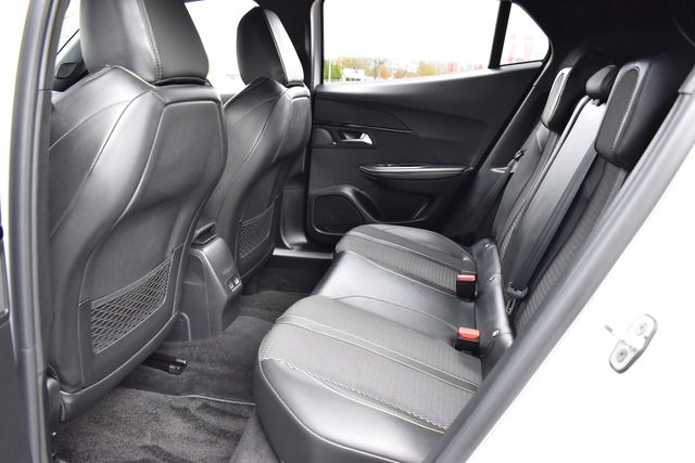 Fahrzeugabbildung Peugeot 2008 GT PT 130 EAT8 GT*MATRIX*BLACK-LINE*CARPLAY