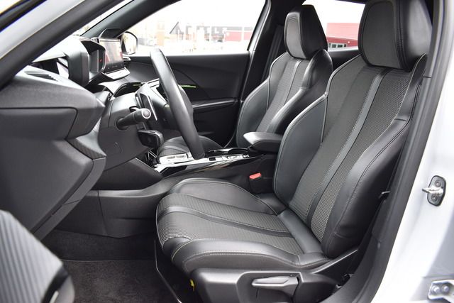 Fahrzeugabbildung Peugeot 2008 GT PT 130 EAT8 GT*MATRIX*BLACK-LINE*CARPLAY