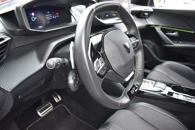 Fahrzeugabbildung Peugeot 2008 GT PT 130 EAT8 GT*MATRIX*BLACK-LINE*CARPLAY